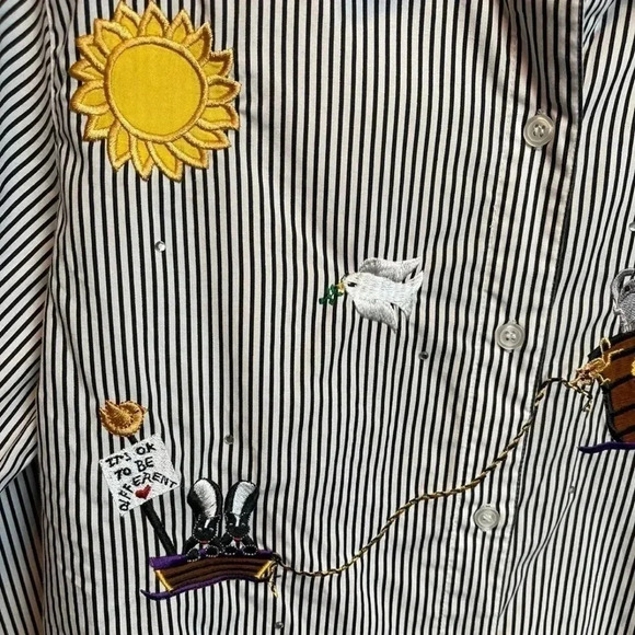 VINTAGE “The Quacker Factory” black and white, striped button down shirt - Picture 5 of 9